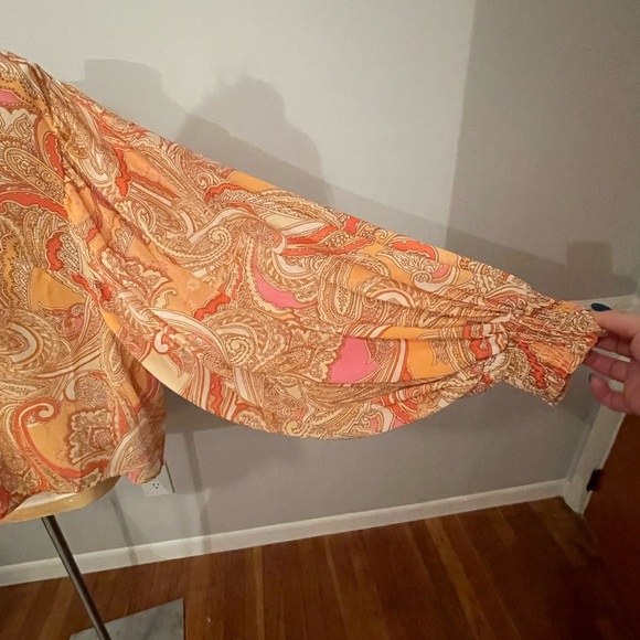 Paisley patterned blouse. - Picture 5 of 5